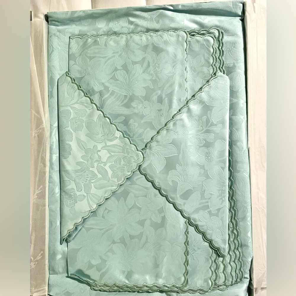 Bellora Incontri ( Vintage Exquisite ItalianTeal satin Tablecloth/10 napkins - Picture 5 of 5